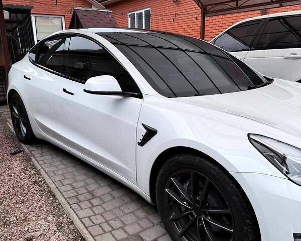 Белый Тесла Модель 3, объемом двигателя 0 л и пробегом 102 тыс. км за 19800 $, фото 1 на Automoto.ua