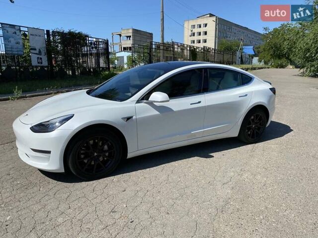 Белый Тесла Модель 3, объемом двигателя 0 л и пробегом 72 тыс. км за 27000 $, фото 1 на Automoto.ua