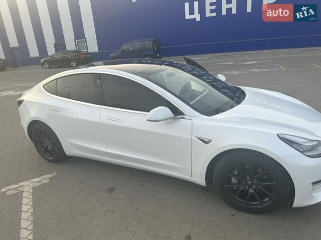 Белый Тесла Модель 3, объемом двигателя 0 л и пробегом 101 тыс. км за 29600 $, фото 1 на Automoto.ua
