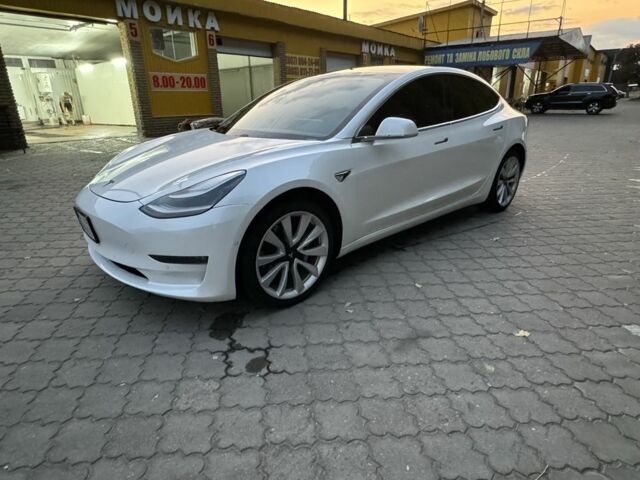 Белый Тесла Модель 3, объемом двигателя 0 л и пробегом 90 тыс. км за 17900 $, фото 1 на Automoto.ua
