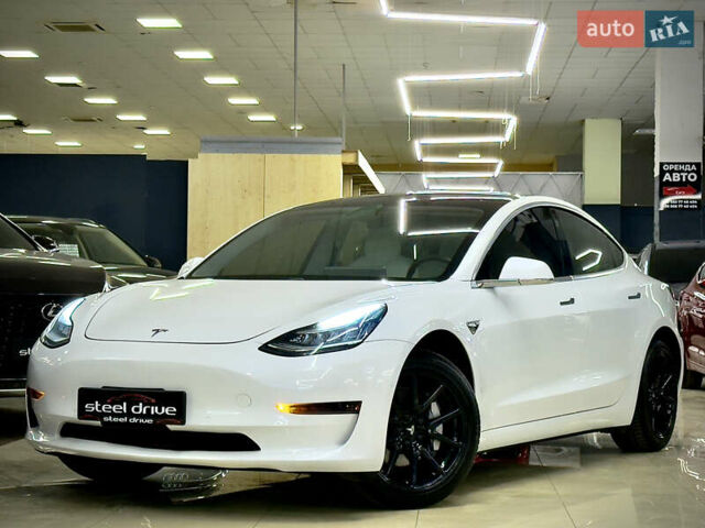 Белый Тесла Модель 3, объемом двигателя 0 л и пробегом 83 тыс. км за 15999 $, фото 1 на Automoto.ua