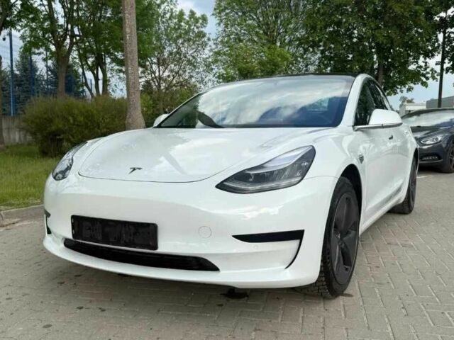 Белый Тесла Модель 3, объемом двигателя 0 л и пробегом 120 тыс. км за 14300 $, фото 1 на Automoto.ua