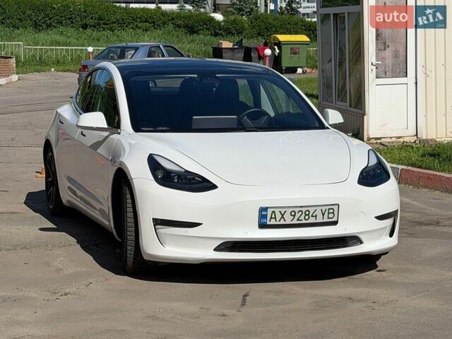 Білий Тесла Модель 3, об'ємом двигуна 0 л та пробігом 42 тис. км за 21500 $, фото 1 на Automoto.ua