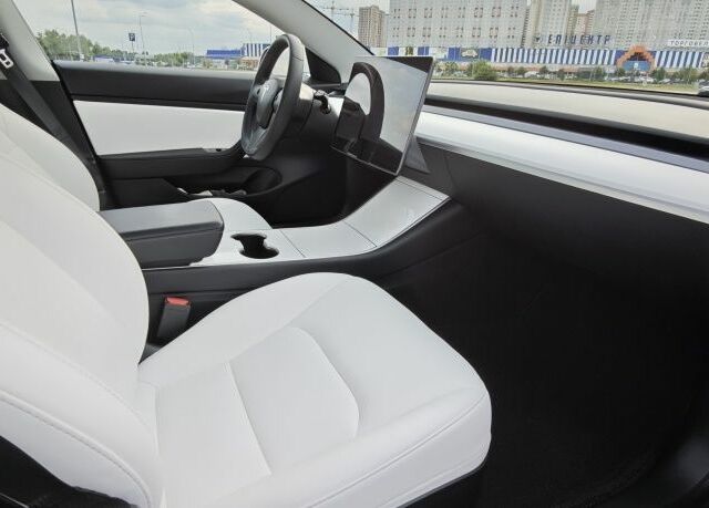 Тесла Модель 3 2020 в Киеве на Automoto.ua Белый Тесла Модель 3, объемом двигателя 0 л и пробегом 112 тыс. км за 25900 $, фото 1 на Automoto.ua