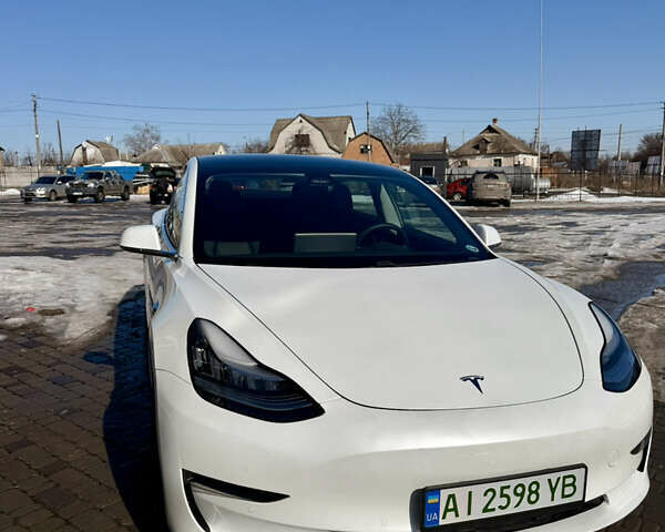 Білий Тесла Модель 3, об'ємом двигуна 0 л та пробігом 117 тис. км за 16500 $, фото 1 на Automoto.ua