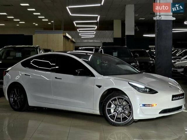 Білий Тесла Модель 3, об'ємом двигуна 0 л та пробігом 218 тис. км за 18499 $, фото 1 на Automoto.ua