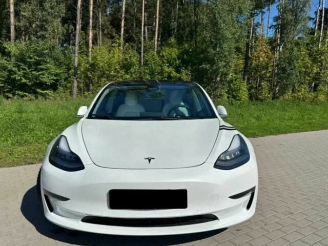 Білий Тесла Модель 3, об'ємом двигуна 0 л та пробігом 62 тис. км за 12000 $, фото 1 на Automoto.ua