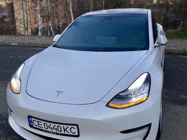 Білий Тесла Модель 3, об'ємом двигуна 0 л та пробігом 74 тис. км за 31500 $, фото 1 на Automoto.ua