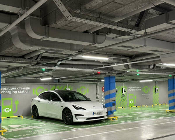 Белый Тесла Модель 3, объемом двигателя 0 л и пробегом 65 тыс. км за 35000 $, фото 1 на Automoto.ua