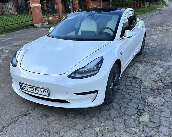 Білий Тесла Модель 3, об'ємом двигуна 0 л та пробігом 117 тис. км за 19900 $, фото 1 на Automoto.ua