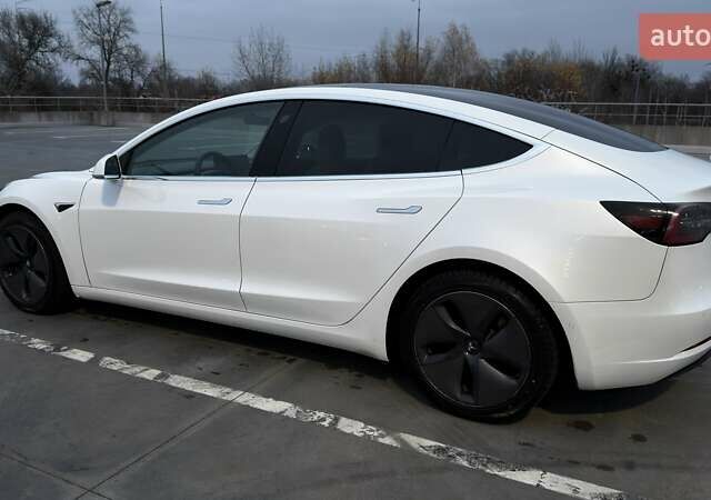 Білий Тесла Модель 3, об'ємом двигуна 0 л та пробігом 160 тис. км за 16000 $, фото 1 на Automoto.ua