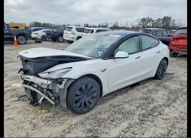 Білий Тесла Модель 3, об'ємом двигуна 0 л та пробігом 104 тис. км за 9500 $, фото 1 на Automoto.ua