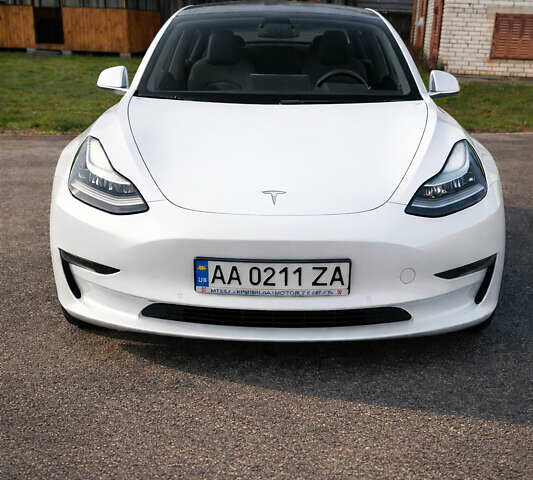 Белый Тесла Модель 3, объемом двигателя 0 л и пробегом 72 тыс. км за 20000 $, фото 1 на Automoto.ua