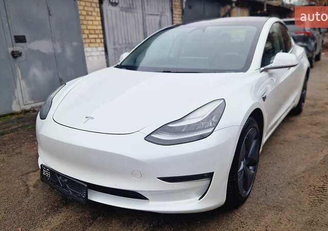 Білий Тесла Модель 3, об'ємом двигуна 0 л та пробігом 142 тис. км за 16900 $, фото 1 на Automoto.ua