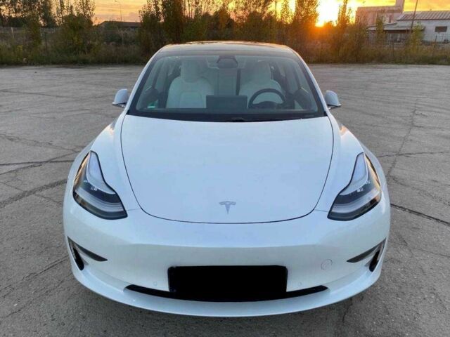 Белый Тесла Модель 3, объемом двигателя 0 л и пробегом 90 тыс. км за 12100 $, фото 1 на Automoto.ua
