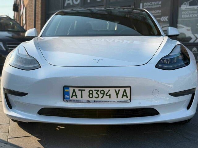 Білий Тесла Модель 3, об'ємом двигуна 0 л та пробігом 62 тис. км за 17585 $, фото 1 на Automoto.ua