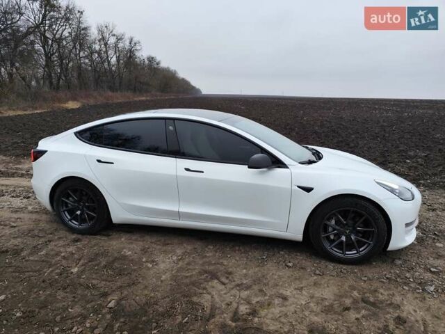 Белый Тесла Модель 3, объемом двигателя 0 л и пробегом 63 тыс. км за 19200 $, фото 1 на Automoto.ua