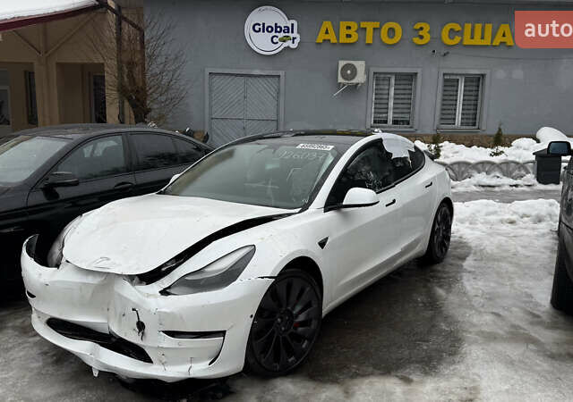 Белый Тесла Модель 3, объемом двигателя 0 л и пробегом 130 тыс. км за 15200 $, фото 1 на Automoto.ua