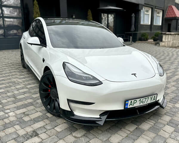 Білий Тесла Модель 3, об'ємом двигуна 0 л та пробігом 67 тис. км за 32500 $, фото 1 на Automoto.ua