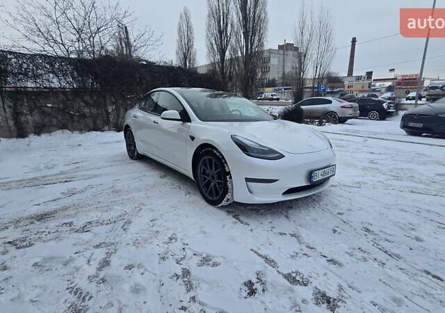 Білий Тесла Модель 3, об'ємом двигуна 0 л та пробігом 64 тис. км за 18700 $, фото 1 на Automoto.ua