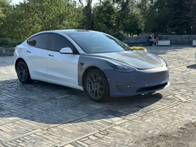 Белый Тесла Модель 3, объемом двигателя 0 л и пробегом 200 тыс. км за 13500 $, фото 1 на Automoto.ua
