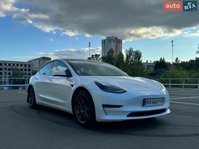 Білий Тесла Модель 3, об'ємом двигуна 0 л та пробігом 165 тис. км за 16900 $, фото 1 на Automoto.ua