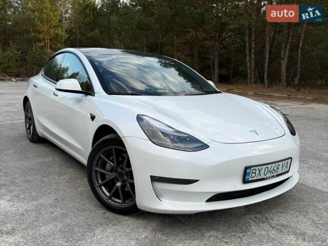 Белый Тесла Модель 3, объемом двигателя 0 л и пробегом 46 тыс. км за 20000 $, фото 1 на Automoto.ua