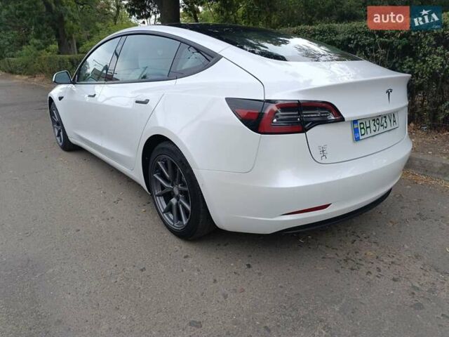 Белый Тесла Модель 3, объемом двигателя 0 л и пробегом 43 тыс. км за 20000 $, фото 1 на Automoto.ua