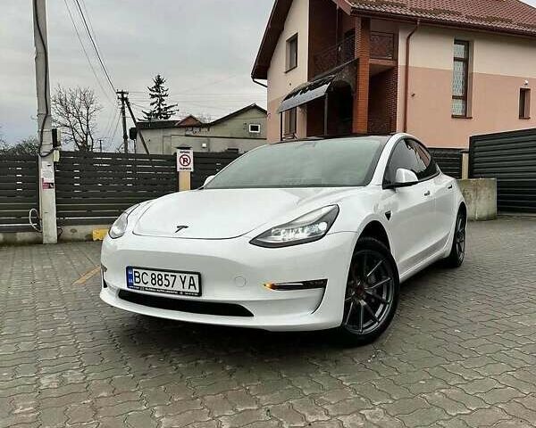 Білий Тесла Модель 3, об'ємом двигуна 0 л та пробігом 72 тис. км за 16000 $, фото 1 на Automoto.ua