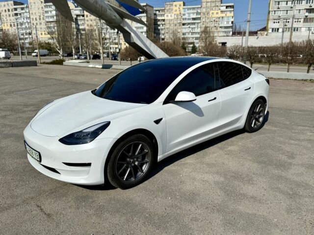 Белый Тесла Модель 3, объемом двигателя 0 л и пробегом 60 тыс. км за 17999 $, фото 1 на Automoto.ua