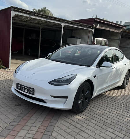 Білий Тесла Модель 3, об'ємом двигуна 0 л та пробігом 35 тис. км за 17600 $, фото 1 на Automoto.ua
