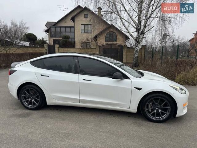Белый Тесла Модель 3, объемом двигателя 0 л и пробегом 111 тыс. км за 16000 $, фото 1 на Automoto.ua