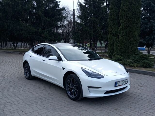 Білий Тесла Модель 3, об'ємом двигуна 0 л та пробігом 89 тис. км за 17900 $, фото 1 на Automoto.ua