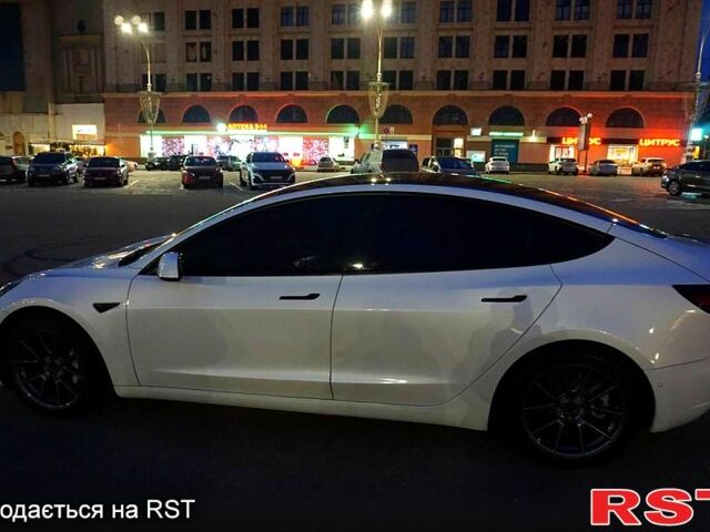 Белый Тесла Модель 3, объемом двигателя 0 л и пробегом 95 тыс. км за 18500 $, фото 1 на Automoto.ua