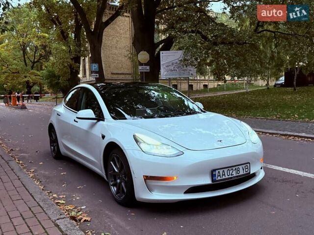 Тесла Модель 3 2021 у Києві на Automoto.ua Білий Тесла Модель 3, об'ємом двигуна 0 л та пробігом 105 тис. км за 19500 $, фото 1 на Automoto.ua