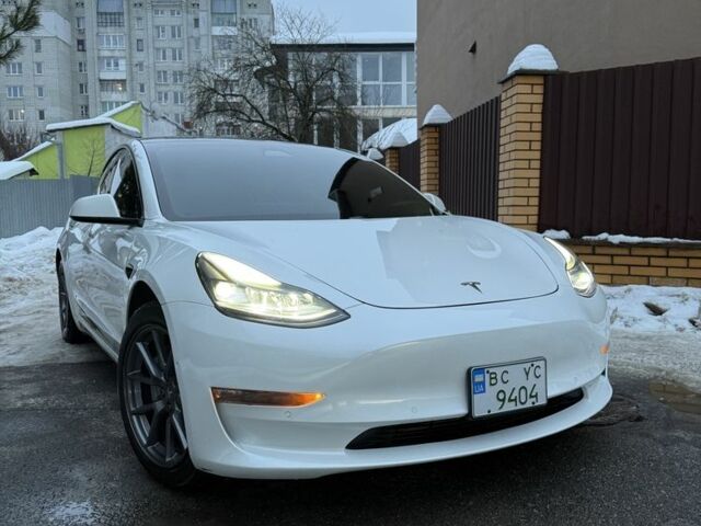Білий Тесла Модель 3, об'ємом двигуна 0 л та пробігом 132 тис. км за 18700 $, фото 1 на Automoto.ua