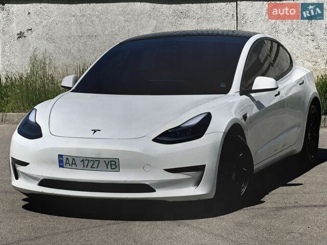 Белый Тесла Модель 3, объемом двигателя 0 л и пробегом 102 тыс. км за 14500 $, фото 1 на Automoto.ua