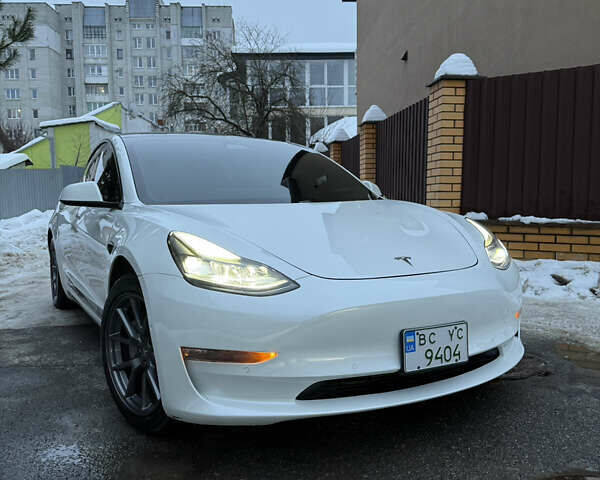 Білий Тесла Модель 3, об'ємом двигуна 0 л та пробігом 131 тис. км за 19000 $, фото 1 на Automoto.ua