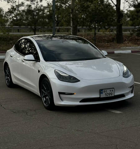Белый Тесла Модель 3, объемом двигателя 0 л и пробегом 8 тыс. км за 30300 $, фото 1 на Automoto.ua