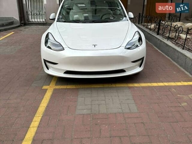 Білий Тесла Модель 3, об'ємом двигуна 0 л та пробігом 64 тис. км за 19999 $, фото 1 на Automoto.ua