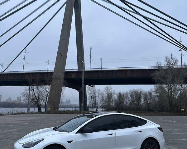 Белый Тесла Модель 3, объемом двигателя 0 л и пробегом 60 тыс. км за 18000 $, фото 1 на Automoto.ua