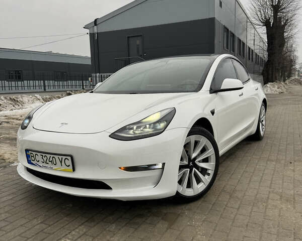 Білий Тесла Модель 3, об'ємом двигуна 0 л та пробігом 115 тис. км за 19999 $, фото 1 на Automoto.ua