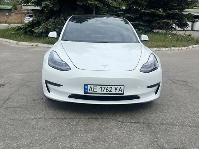 Білий Тесла Модель 3, об'ємом двигуна 0 л та пробігом 70 тис. км за 12000 $, фото 1 на Automoto.ua