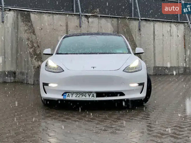 Білий Тесла Модель 3, об'ємом двигуна 0 л та пробігом 87 тис. км за 23700 $, фото 1 на Automoto.ua
