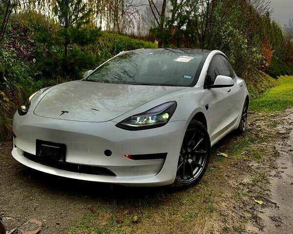 Белый Тесла Модель 3, объемом двигателя 0 л и пробегом 27 тыс. км за 19750 $, фото 1 на Automoto.ua