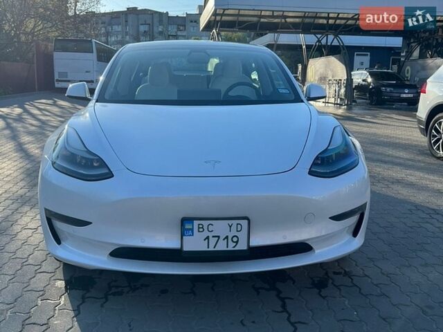 Белый Тесла Модель 3, объемом двигателя 0 л и пробегом 69 тыс. км за 18200 $, фото 1 на Automoto.ua