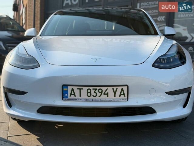 Белый Тесла Модель 3, объемом двигателя 0 л и пробегом 62 тыс. км за 17600 $, фото 1 на Automoto.ua