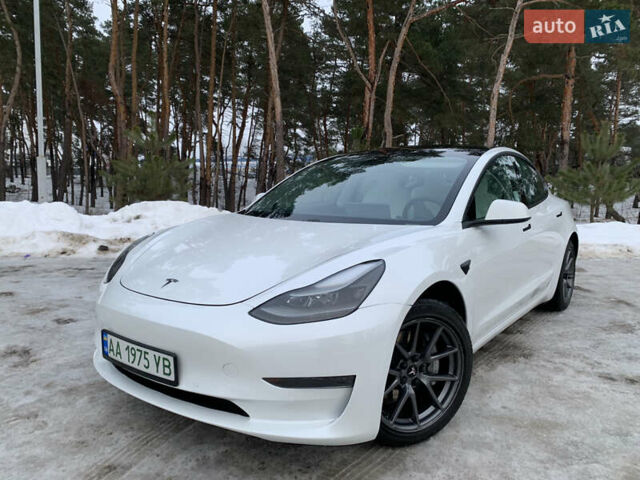 Білий Тесла Модель 3, об'ємом двигуна 0 л та пробігом 81 тис. км за 18950 $, фото 1 на Automoto.ua