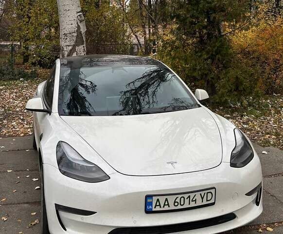Белый Тесла Модель 3, объемом двигателя 0 л и пробегом 80 тыс. км за 22000 $, фото 1 на Automoto.ua