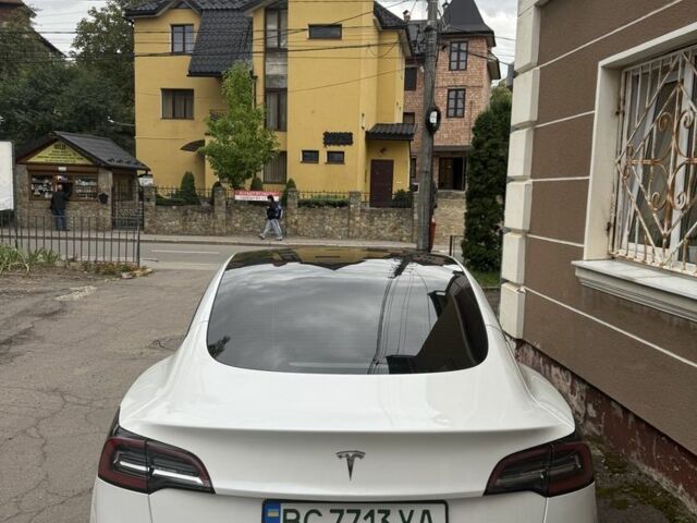 Білий Тесла Модель 3, об'ємом двигуна 0 л та пробігом 77 тис. км за 17800 $, фото 1 на Automoto.ua